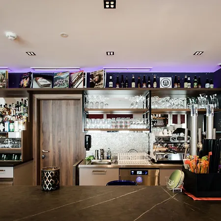 Aparthotel Dorfplatzl Garni Apartments & B&B-2